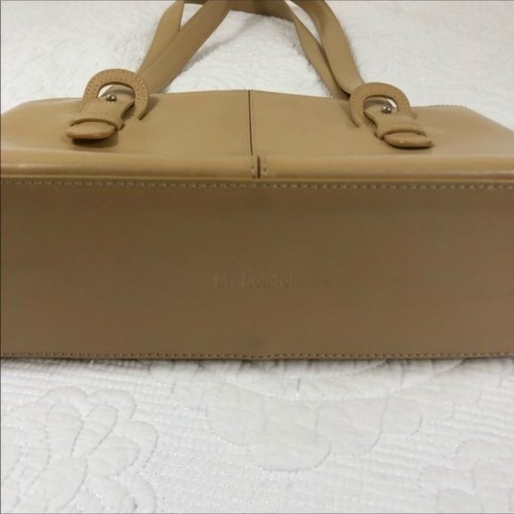 M London Italian Leather Handbag beautiful tailored look. - Picture 2 of 7